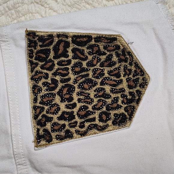 Nicki Minaj White Leopard Accent Pockets Cut Off Shorts Women Size 5/6 High Rise - Picture 10 of 11